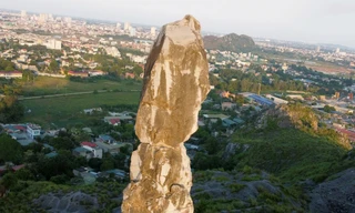 Cận cảnh Hòn Vọng Phu bị sét đánh được đề xuất gia cố 17 tỷ đồng