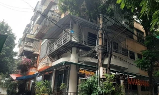 Vụ chung cư không ai quản lý ở Thanh Hóa: Vận động người dân tháo dỡ chuồng cọp, lồng sắt