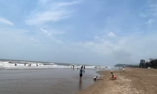 Rơi khỏi phao tắm trên biển Sầm Sơn, 1 trẻ mất tích, 1 trẻ nguy kịch