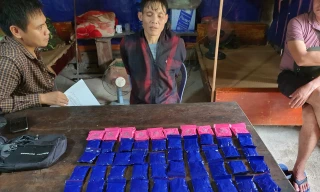 Dùng xuồng vận chuyển ma tuý ở vùng giáp ranh biên giới