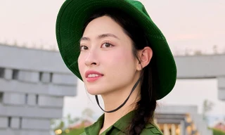 Lương Thùy Linh dự Lễ tưởng niệm các anh hùng liệt sĩ tại Điện Biên