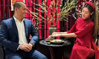 Dàn hoa, á hậu bên gia đình trong khoảnh khắc Giao thừa