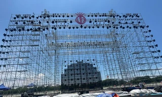 Chạy đua ngày đêm thi công sân khấu chung kết Hoa hậu Việt Nam