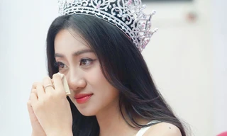 7 phút căng thẳng để chọn hoa hậu