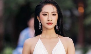 Hoa hậu Hà Trúc Linh, Á hậu Châu Anh, Vân Nhi trình diễn thời trang