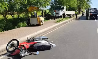 Người đẹp hoa hậu tử vong vì đâm vào xe tải