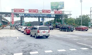 Dừng xe, phạt người hết tiền trong tài khoản qua trạm VETC là trái xu hướng thế giới