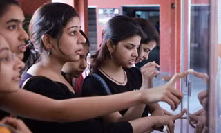 Ấn Độ cấp 12 học bổng