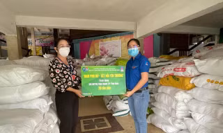 PVFCCo trao tặng gạo hỗ trợ những hoàn cảnh khó khăn tại trong đại dịch TP. Thủ Đức, TPHCM.