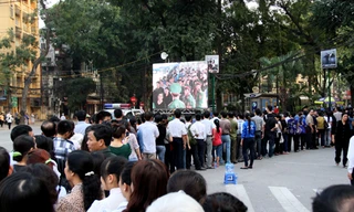 Xúc cảm giữa dòng người viếng Đại tướng Võ Nguyên Giáp