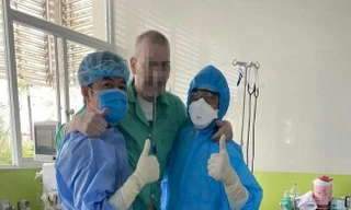 Bệnh nhân phi công tâm sự với bác sĩ về hoàn cảnh gia đình