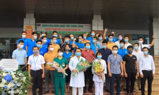Tin vui 'đặc biệt' cho bác sỹ và đoàn bay quả cảm đón 129 công dân từ Guinea Xích đạo