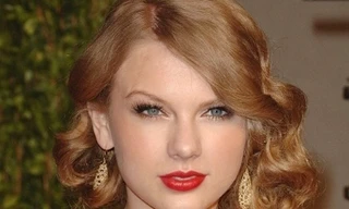 Trang điểm mắt hợp với son môi đỏ