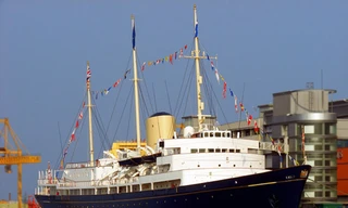 Tàu Royal Yacht Britannia giờ thành điểm đón khách tham quan Edinburg