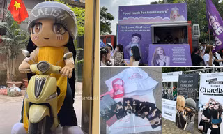 Muôn kiểu hoạt động nhộn nhịp của fan trước giờ concert BLACKPINK "on the mic"