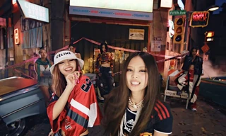 Cùng "song rap" trong MV "Pink Venom", Lisa chuẩn đại sứ thương hiệu, Jennie bị trêu là fan của MU