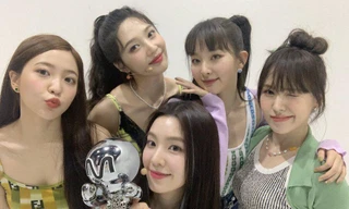 Tương lai về hợp đồng của Red Velvet: SM "ngủ quên", fan sốt sắng với một chi tiết nhỏ