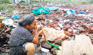 Bến phà Thủ Thiêm vỡ vụn trong tiếng búa
