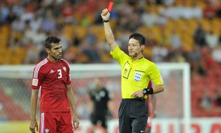 Những con số chứng tỏ trọng tài Ryuji Sato xứng danh vua thẻ và vua penalty