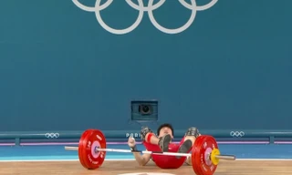 Trịnh Văn Vinh ngã ở cả 3 lần cử, không được xếp hạng ở Olympic Paris 2024