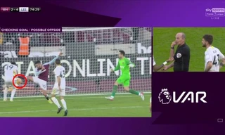 Bị VAR từ chối bàn thắng, tiền vệ của Leeds bị ví là 'đen đủi nhất mọi thời đại'