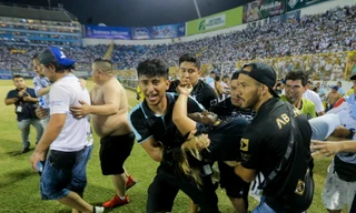 Bóng đá thế giới lại rung chuyển bởi vụ giẫm đạp khiến nhiều người thiệt mạng