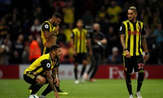 'Gã thợ hàn' Ranieri bị sa thải