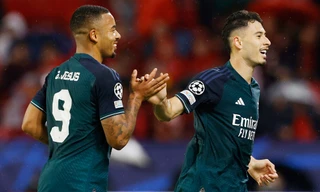 Thắng trên đất Tây Ban Nha, Arsenal chiếm ngôi đầu 