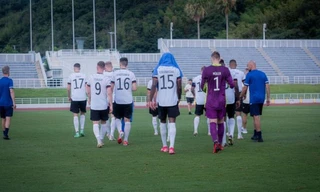 Olympic Đức bị đối thủ da màu miệt thị màu da