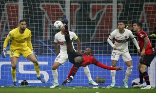 Leao lập siêu phẩm xe đạp chổng ngược, Milan ngược dòng hạ PSG