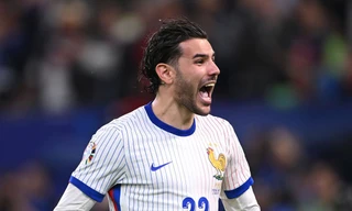 ĐT Tây Ban Nha suýt hưởng lợi nhờ ‘sai lầm tuổi trẻ’ của ngôi sao Pháp