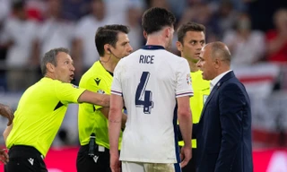 Tiền vệ tuyển Anh xúc phạm HLV trưởng Slovakia