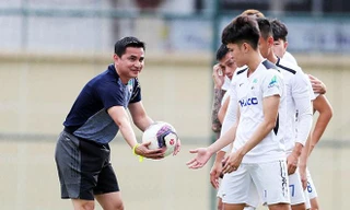 ĐT Malaysia tính 'cuỗm' Kiatisuk khỏi HAGL