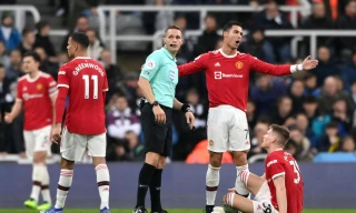 MU thua trận đầu tiên dưới thời Ralf Rangnick