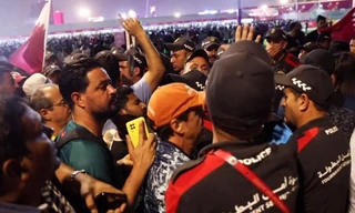 Hàng ngàn người xô đẩy tại fanzone World Cup, suýt xảy ra thảm họa giẫm đạp 