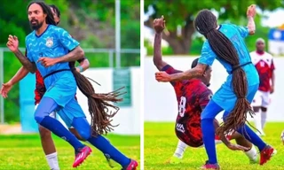 Kỳ lạ: Cầu thủ đá vòng loại World Cup với bộ tóc dài tới gần… gót chân