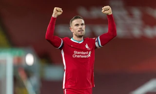 Bị lờ chuyện gia hạn, thủ quân Liverpool tính đường ra đi