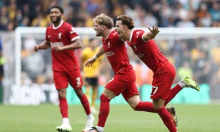 Liverpool ngược dòng đánh bại Wolves, tạm dẫn đầu bảng xếp hạng