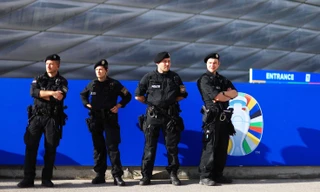 Cảnh sát Đức gồng mình chống nạn nhập cảnh trái phép mùa EURO