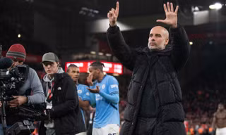 Pep Guardiola trêu tức CĐV Liverpool, thừa nhận đáng bị sa thải