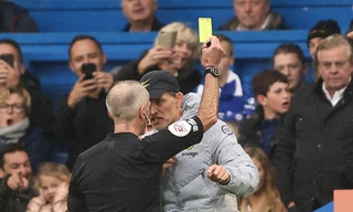 HLV Chelsea cay cú vì VAR, nhận ngay thẻ vàng