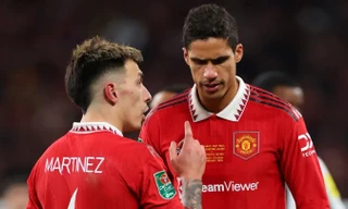 MU nhận tin sét đánh về bộ đôi trung vệ Varane - Martinez