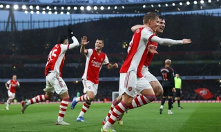 Vùi dập 'nhược tiểu', Arsenal tịnh tiến cùng MU