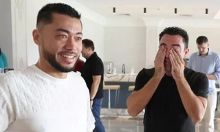 Xavi khóc nức nở trong ngày chia tay CLB Qatar