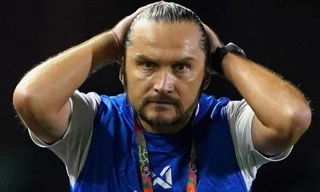 HLV Myanmar thân chinh đi ‘do thám’ U23 Việt Nam