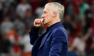 Bị chỉ trích, HLV tuyển Pháp đáp trả gay gắt: Không thích xem thì chuyển kênh