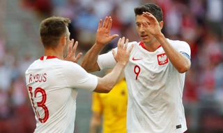 Đồng đội của Lewandowski bị cắt suất dự World Cup vì... ký hợp đồng với CLB Nga