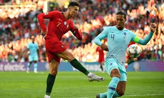 Cựu sao Liverpool tuyên bố Ronaldo ‘sẽ bị Van Dijk kèm chết’