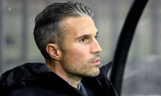 Van Persie và học trò ôm hận vì sự cố hài hước: CLB để 12 cầu thủ thi đấu tại giải VĐQG Hà Lan