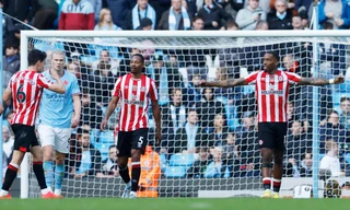 HLV Pep Guardiola thốt lên bất lực sau trận thua Brentford